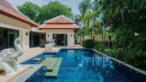 Lotus Villa Бассейн