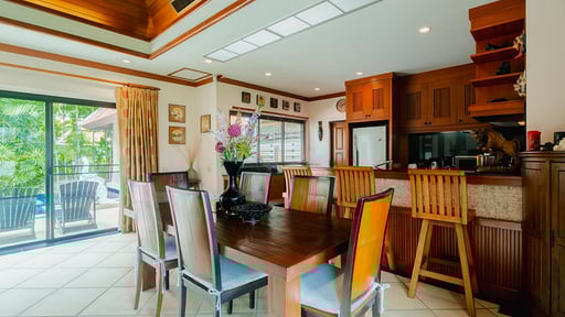 Lotus Villa Обеденная зона