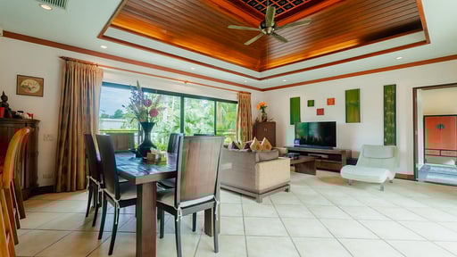 Lotus Villa Обеденная зона