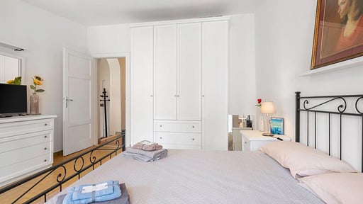 Lucca Old Town Apartment Camera da letto 1