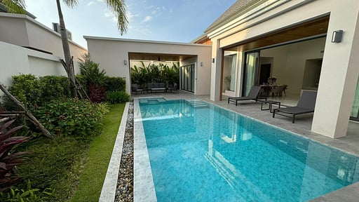 Luxury Breeze Villa Swimming pool