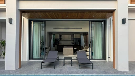 Luxury Breeze Villa Terrace/Veranda