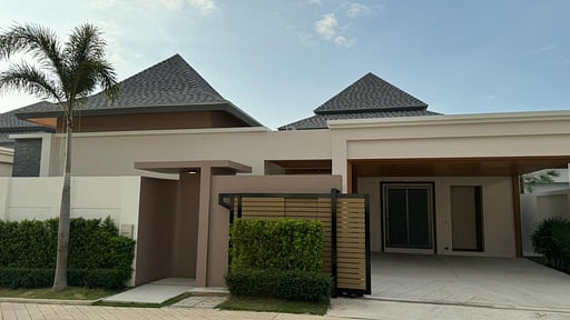 Luxury Breeze Villa Parking areas