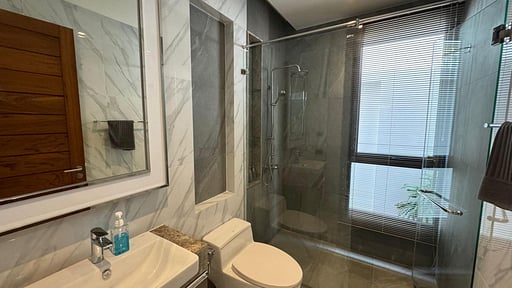 Luxury Breeze Villa Bedroom 3