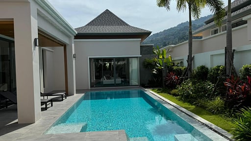 Luxury Breeze Villa Swimming pool