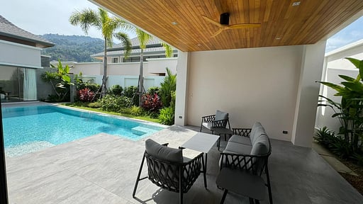 Luxury Breeze Villa Swimming pool