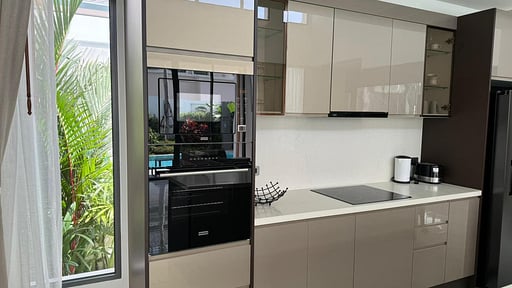 Luxury Breeze Villa Kitchen