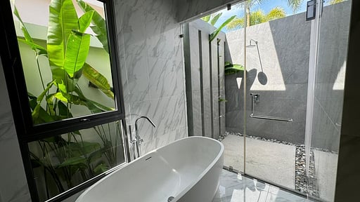 Luxury Breeze Villa Bedroom 1