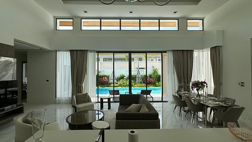 Luxury Breeze Villa Living room