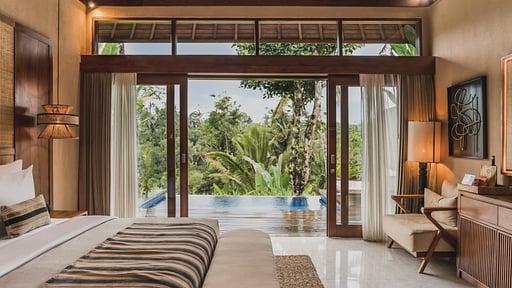 Maar Grand One Bedroom with Private Pool Living room