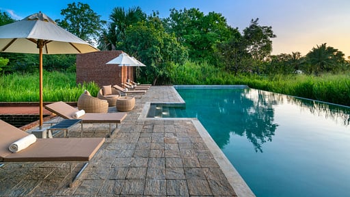 Maia Premium Chalet Бассейн