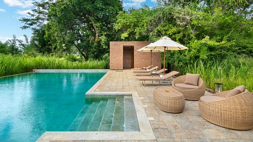 Maia Premium Chalet Бассейн