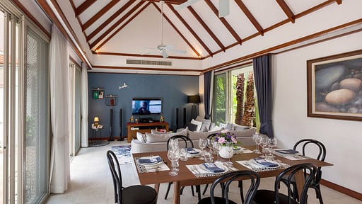 Makata Villa 1 Dining area
