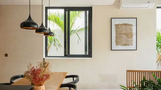 Makia Loft Dining area