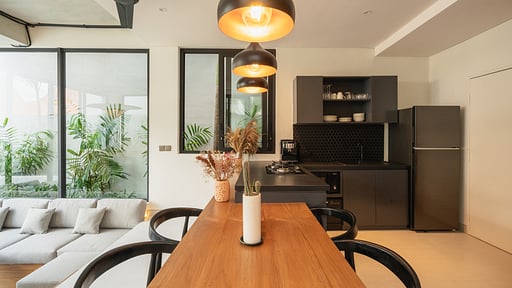 Makia Loft Dining area