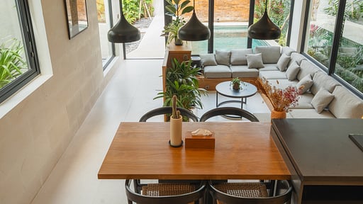 Makia Loft Dining area