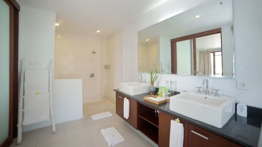 Malimbu Cliff Villa Bedroom 1