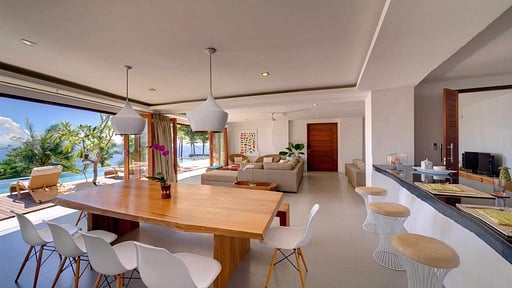 Malimbu Cliff Villa Dining area