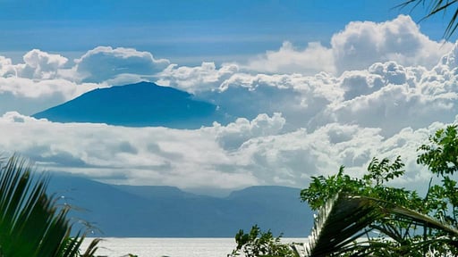 Malimbu Cliff Villa Surroundings