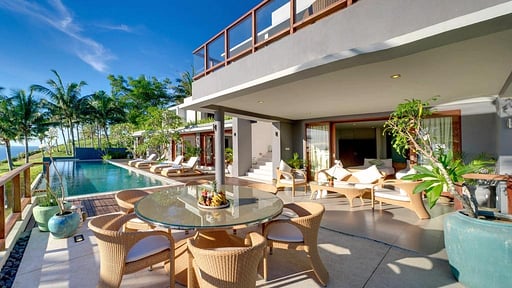 Malimbu Cliff Villa Dining area