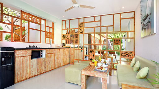 Manca Royal Villa One Dining area