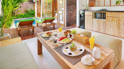 Manca Royal Villa One Dining area