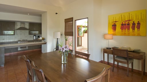 Manmuang Villa Dining area