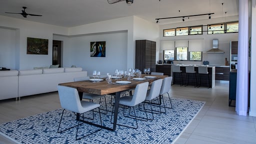 Manta Cove Penthouse Обеденная зона