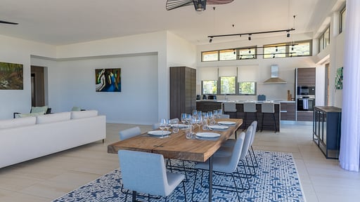 Manta Cove Penthouse Обеденная зона