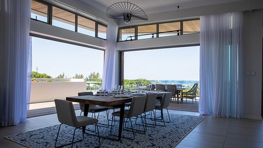 Manta Cove Penthouse Обеденная зона