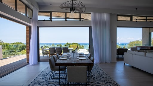 Manta Cove Penthouse Обеденная зона