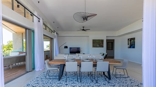 Manta Cove Penthouse Обеденная зона