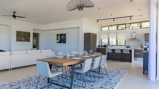 Manta Cove Penthouse Обеденная зона