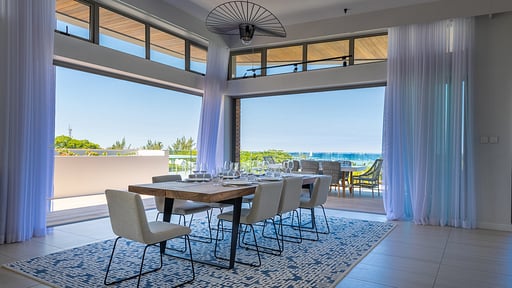 Manta Cove Penthouse Обеденная зона
