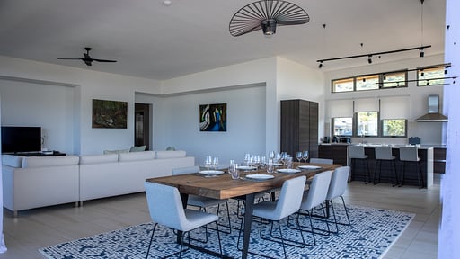Manta Cove Penthouse Обеденная зона