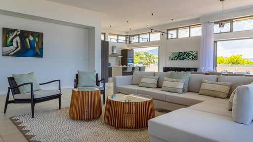 Manta Cove Penthouse Гостиная