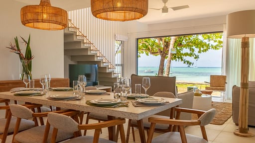 Manta Cove Villa Three Обеденная зона