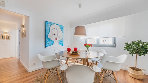 Mariners Apartment Обеденная зона