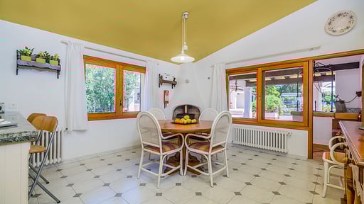 Can Giro Обеденная зона