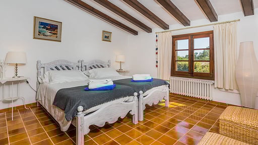 Can Giro Спальня 4