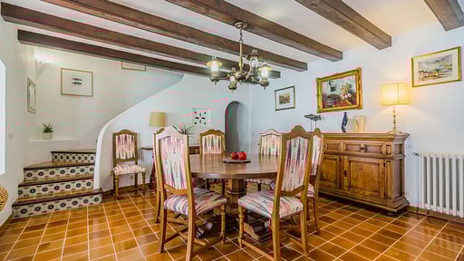 Can Giro Обеденная зона