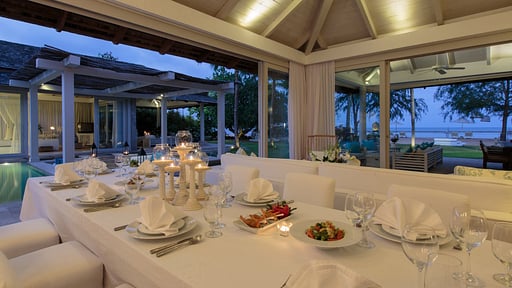 Mia Beach Villa Обеденная зона