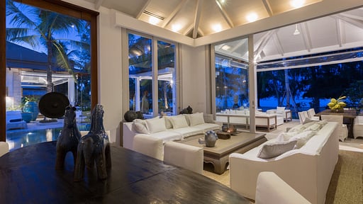 Mia Palm Villa Living room