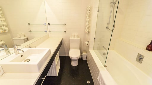 Miharashi Apartments Three Bedroom Bedroom 1