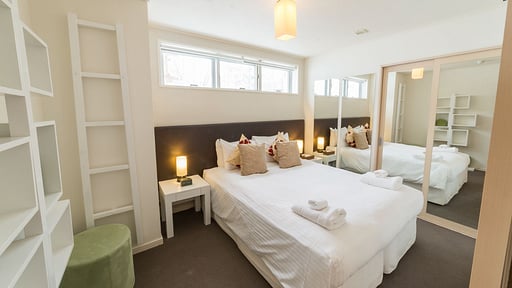 Miharashi Apartments Three Bedroom Bedroom 2