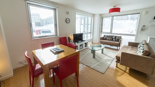 Miharashi Apartments Three Bedroom Dining area