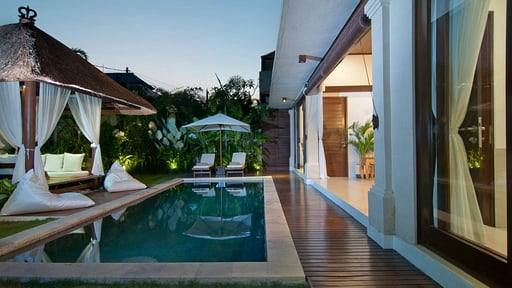 Minggu Villas Swimming pool 3