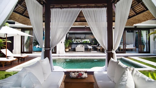 Minggu Villas Swimming pool 3