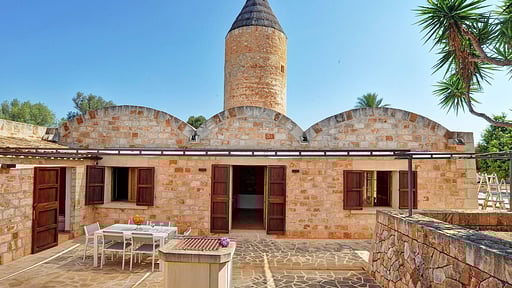 Moli House Dining area