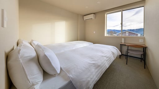 Momo Chalet Bedroom 3